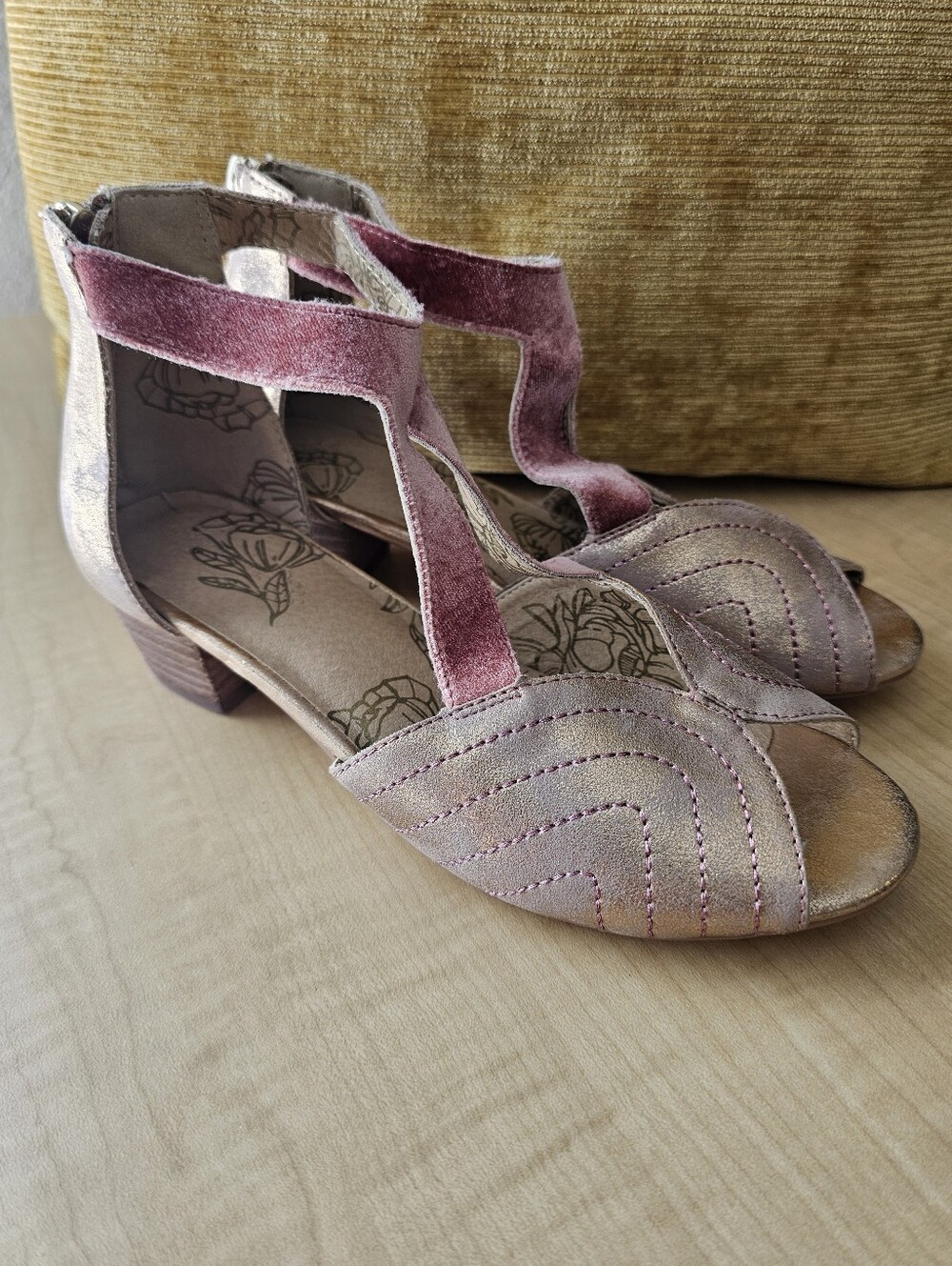 Joyfolie Orelia Shoes Size 4Y